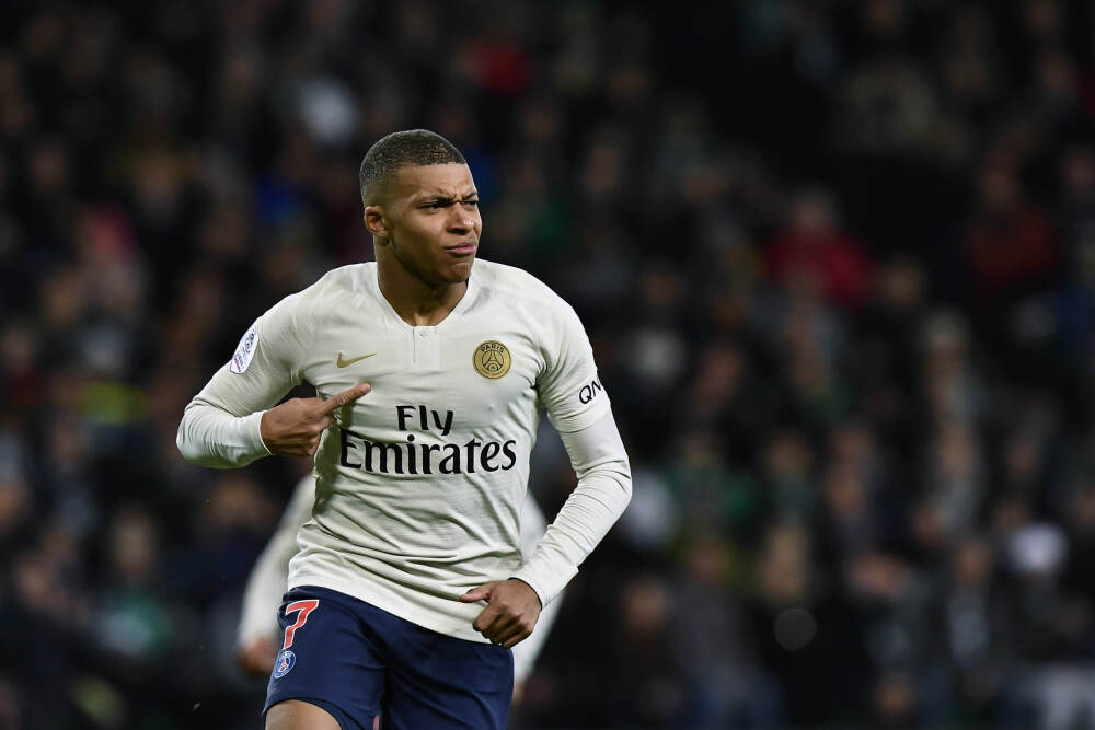 夸克AI眼镜紧急增产备货 2026年端侧AI新品有望加速落地